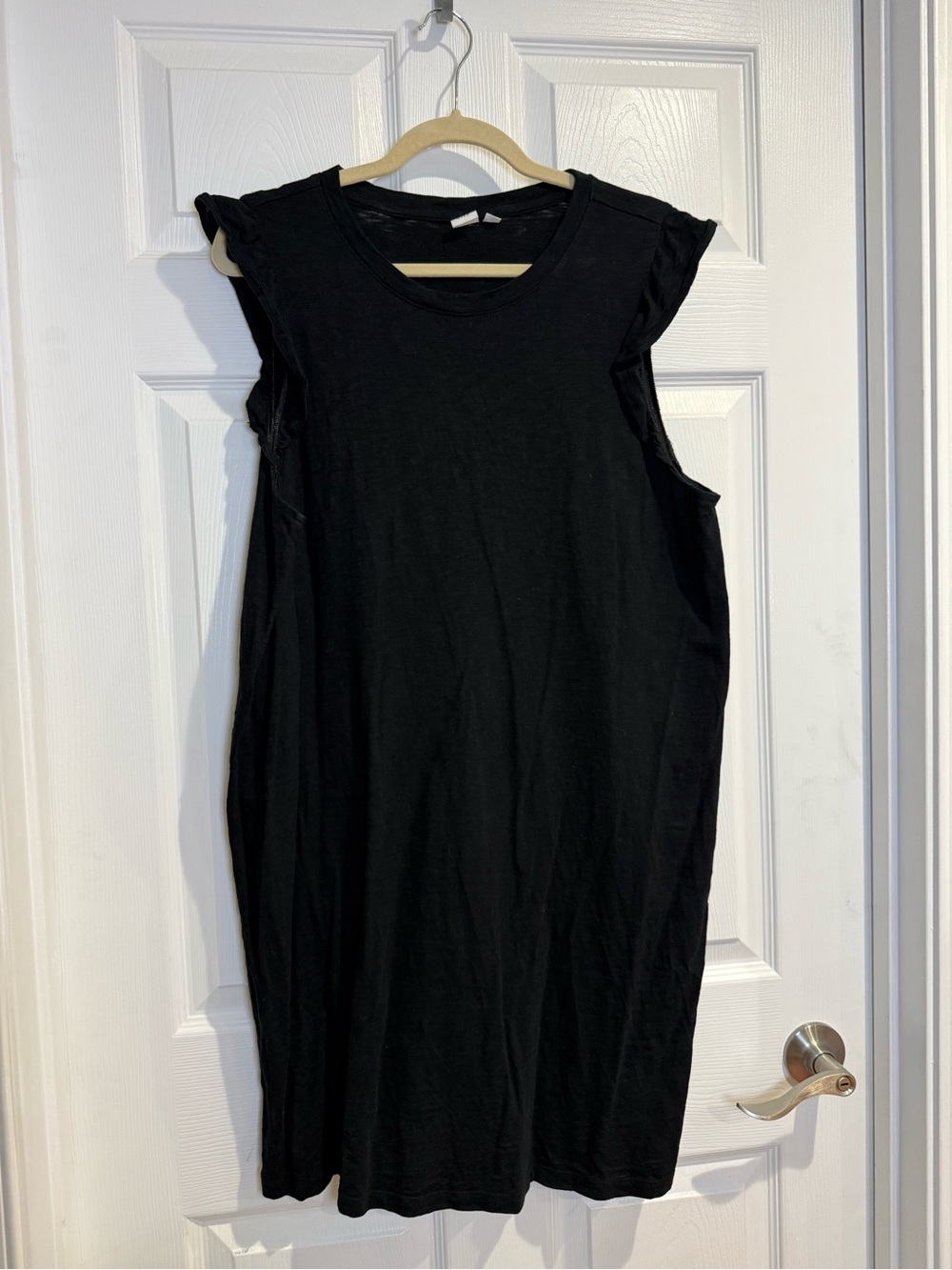 GAP Black Sleeveless Ruffle Shoulder Shift Dress
